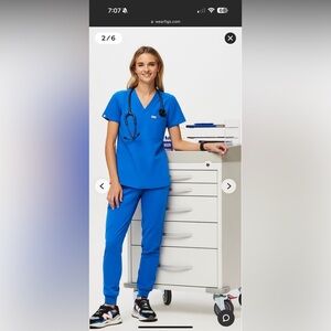 Figs Catarina one pocket and Zamora joggers scrub set. Size L royal blue